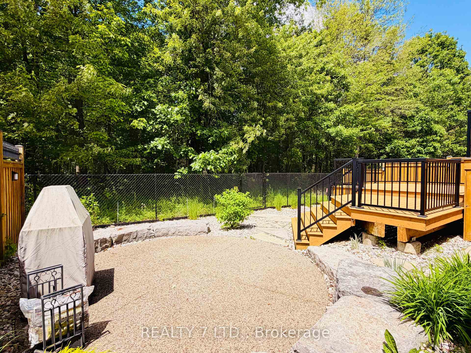 Photo 20 of 8541 Sweet Chestnut Drive, Niagara Falls, Brown — HOMEH