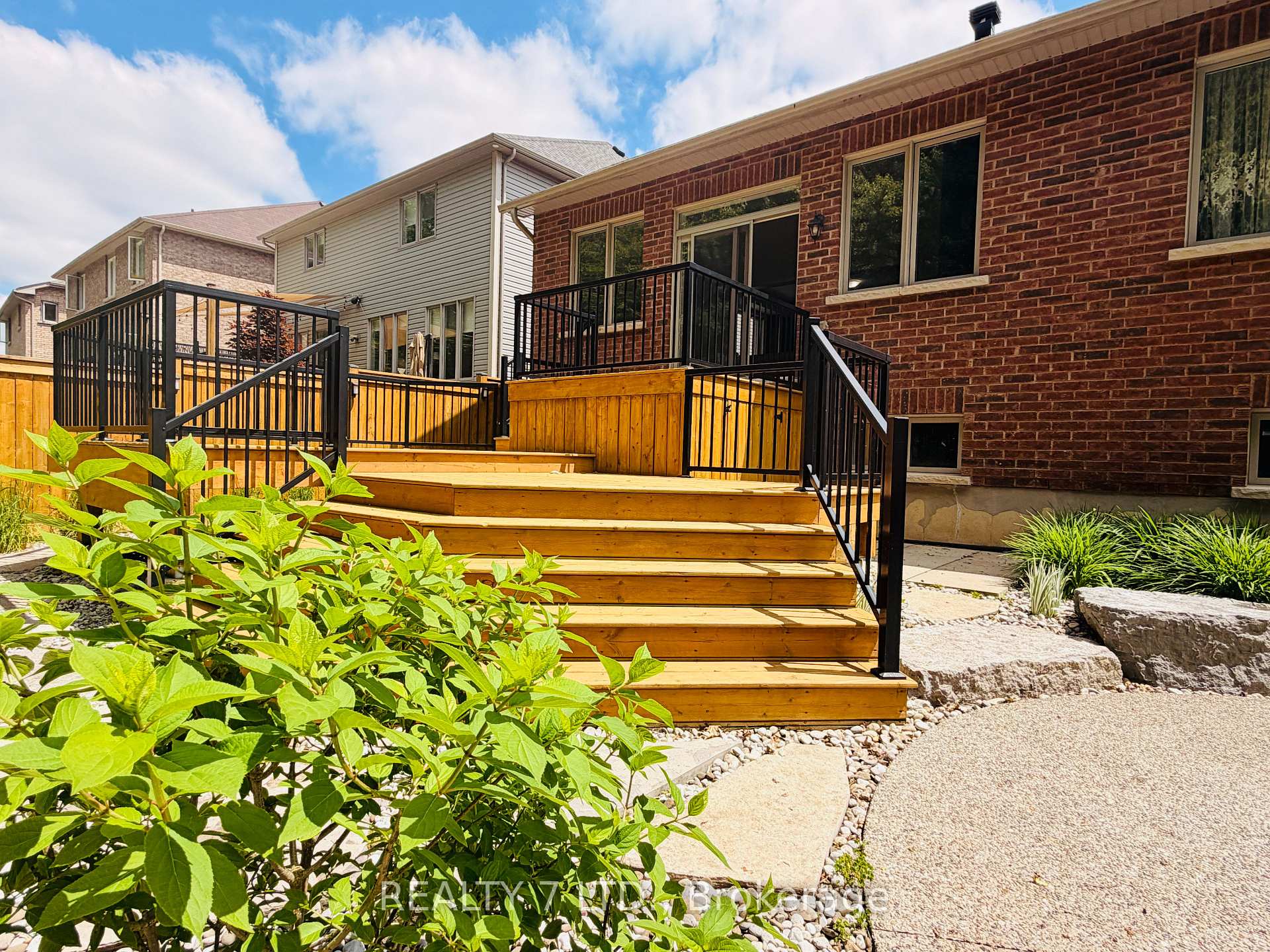 Photo 21 of 8541 Sweet Chestnut Drive, Niagara Falls, Brown — HOMEH
