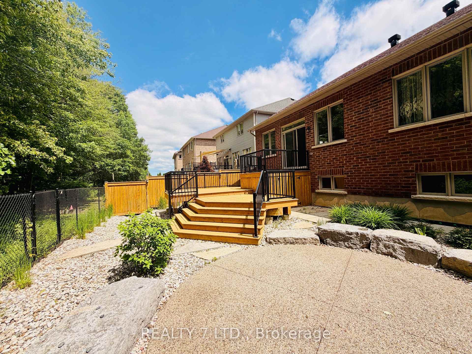 Photo 22 of 8541 Sweet Chestnut Drive, Niagara Falls, Brown — HOMEH