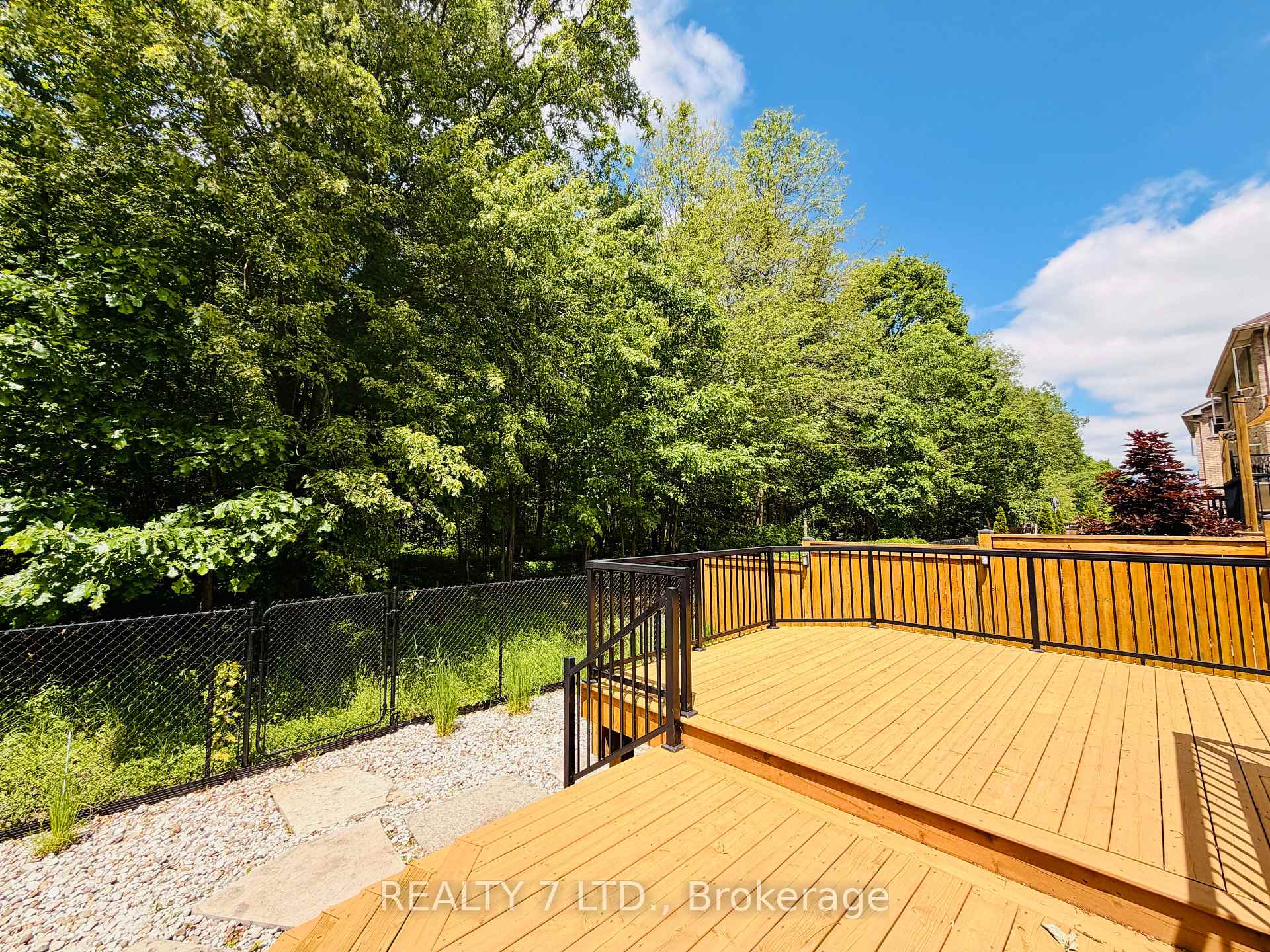 Photo 23 of 8541 Sweet Chestnut Drive, Niagara Falls, Brown — HOMEH