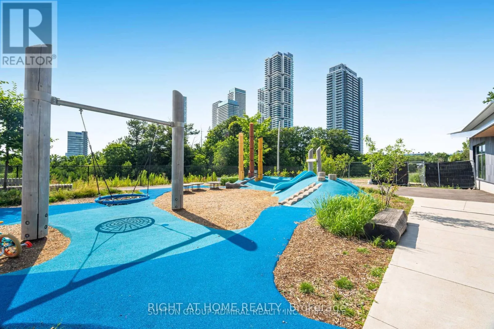 Photo 3 of Unit 1304, 2916 Highway 7 Road E, Vaughan, Concord — HOMEH