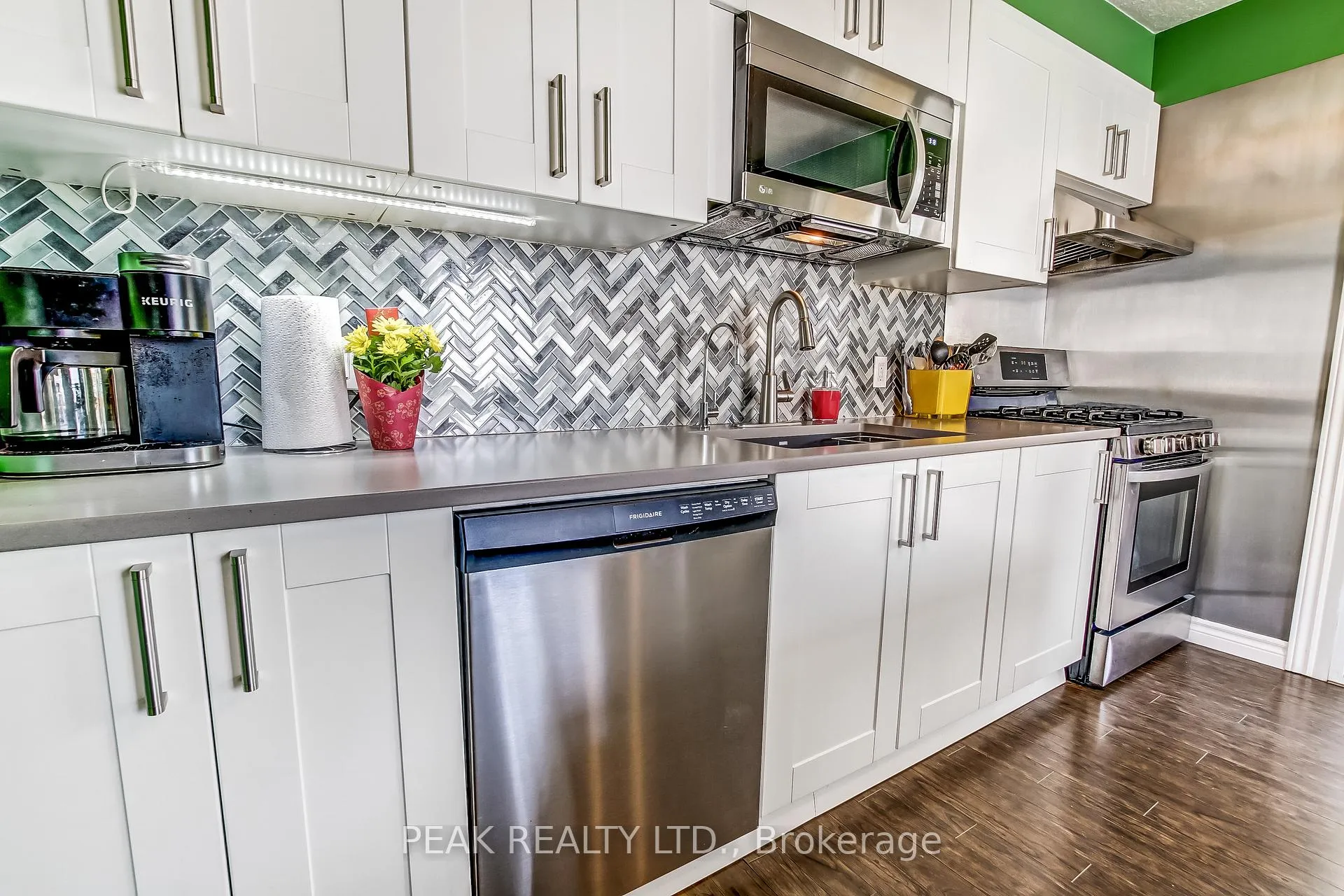Photo 4 of 77 Doune Street, Strathroy-Caradoc, NE — HOMEH