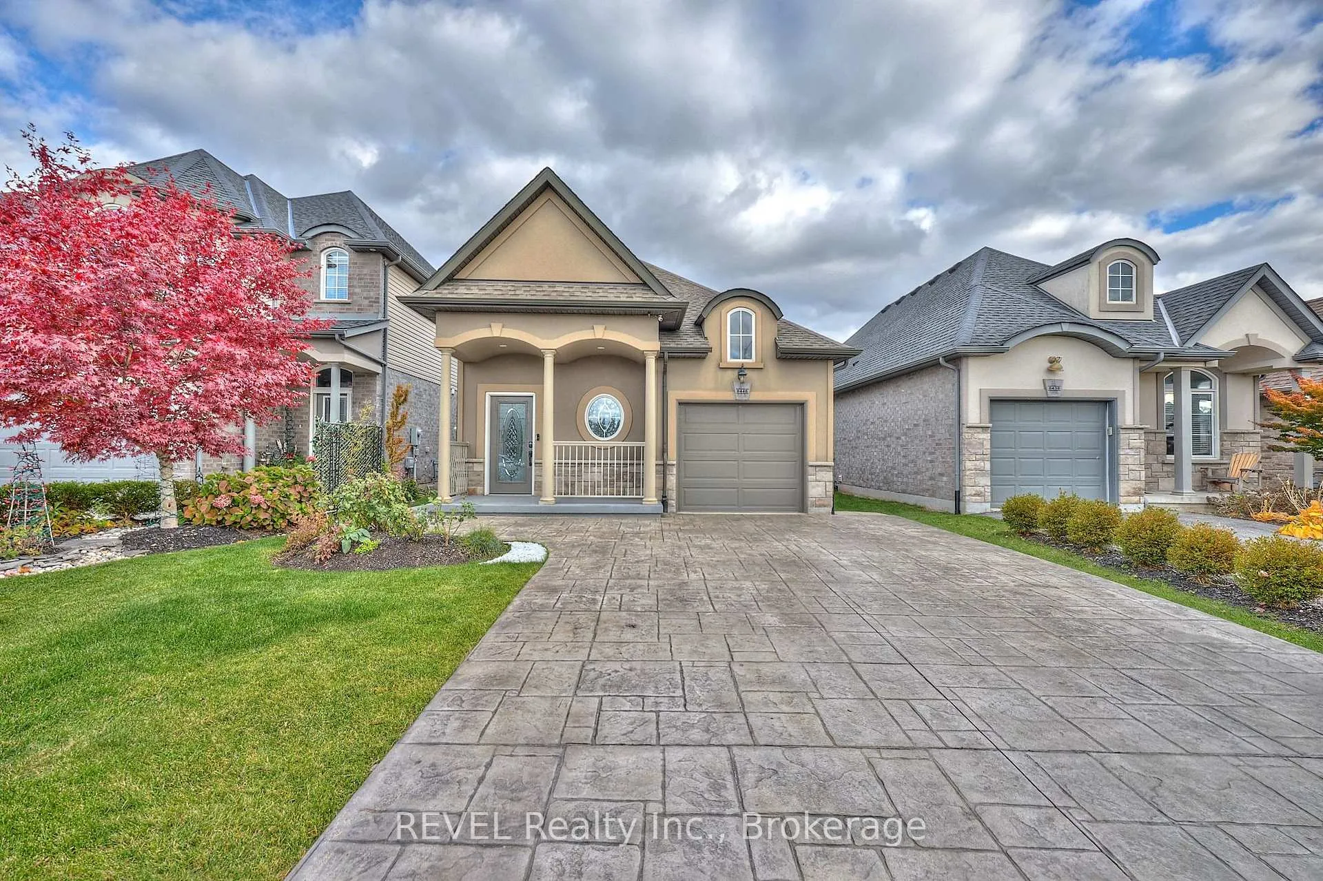 Photo 2 of 8446 Jennifer Crescent, Niagara Falls, Forestview — HOMEH