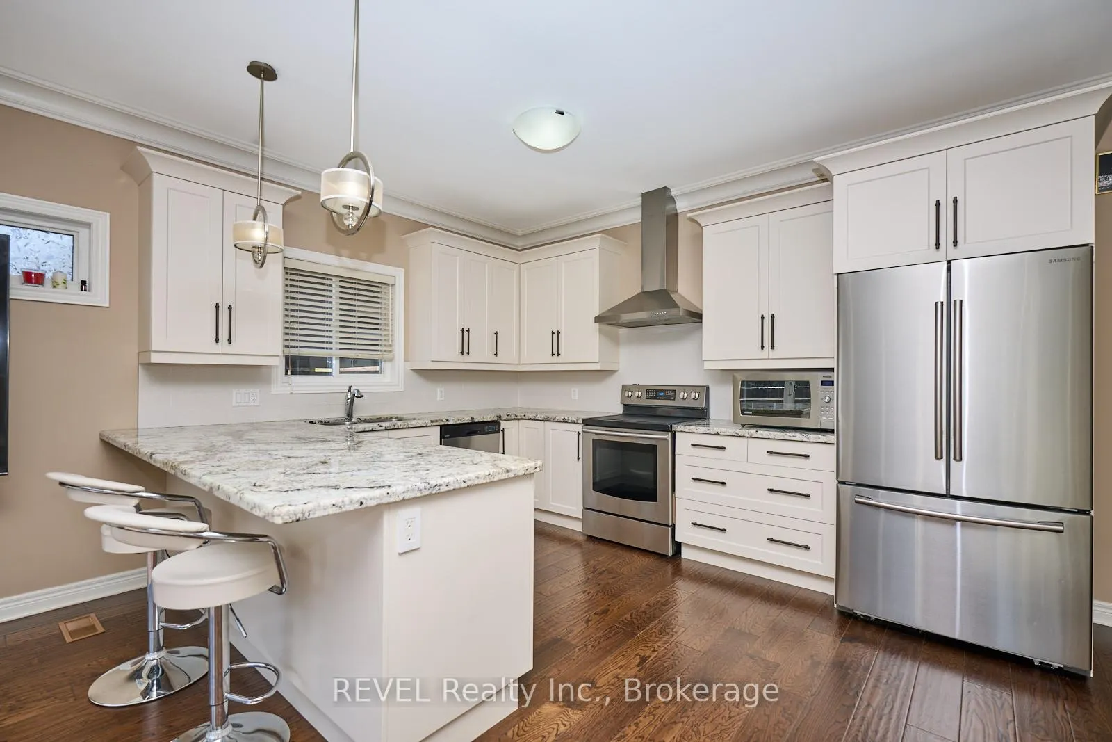 Photo 4 of 8446 Jennifer Crescent, Niagara Falls, Forestview — HOMEH