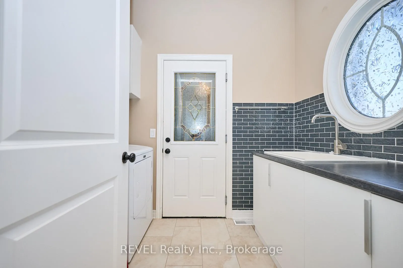 Photo 9 of 8446 Jennifer Crescent, Niagara Falls, Forestview — HOMEH