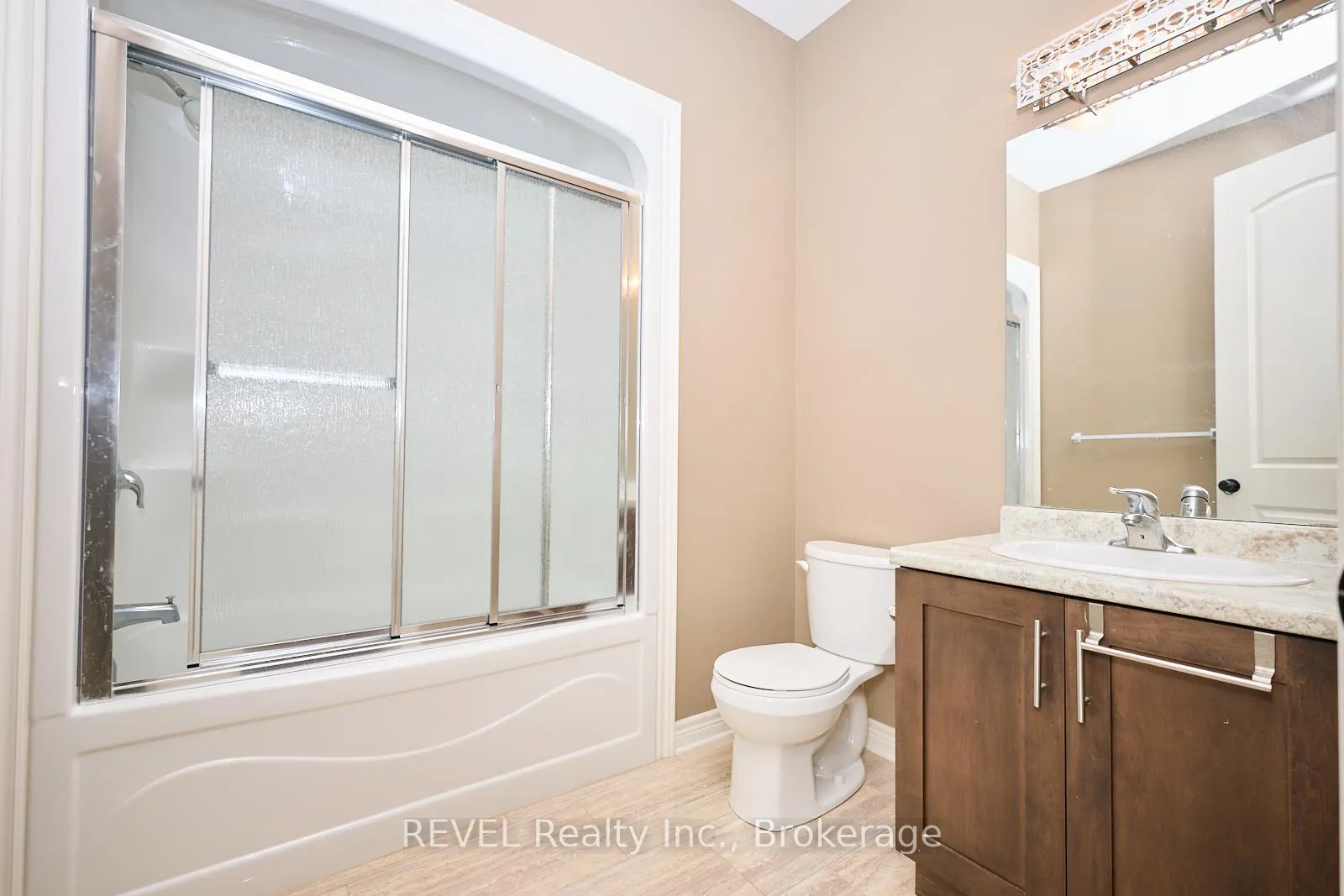 Photo 11 of 8446 Jennifer Crescent, Niagara Falls, Forestview — HOMEH