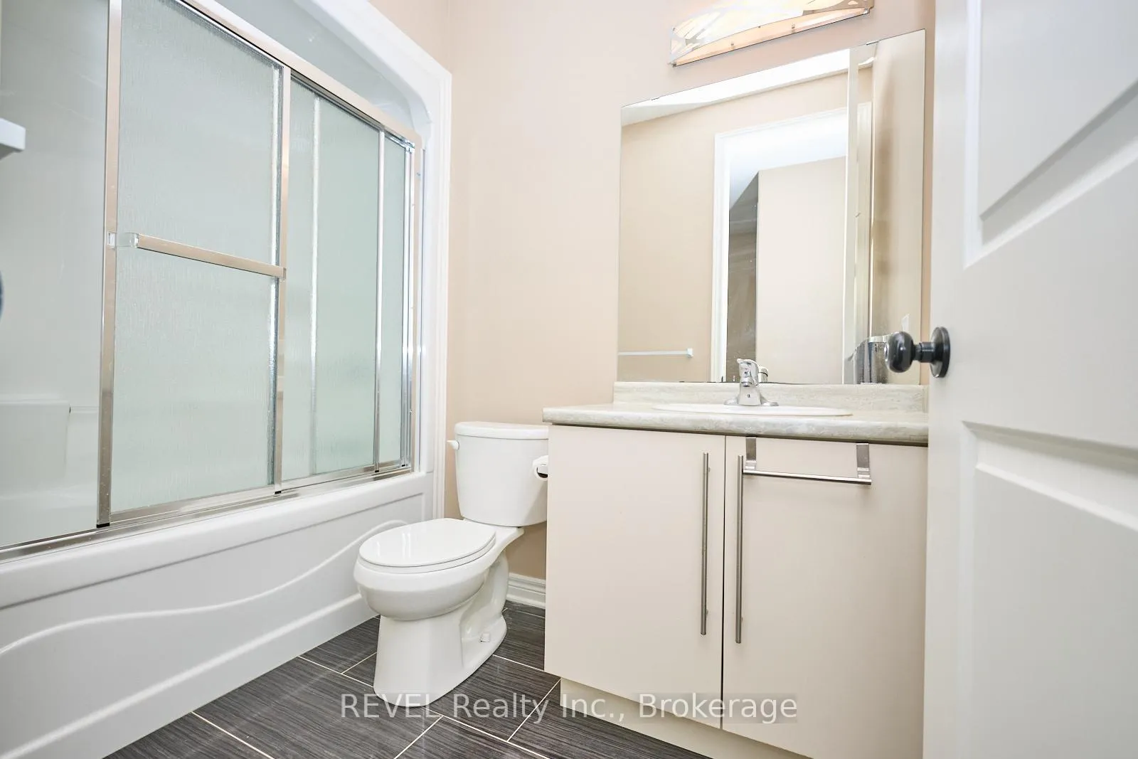 Photo 13 of 8446 Jennifer Crescent, Niagara Falls, Forestview — HOMEH