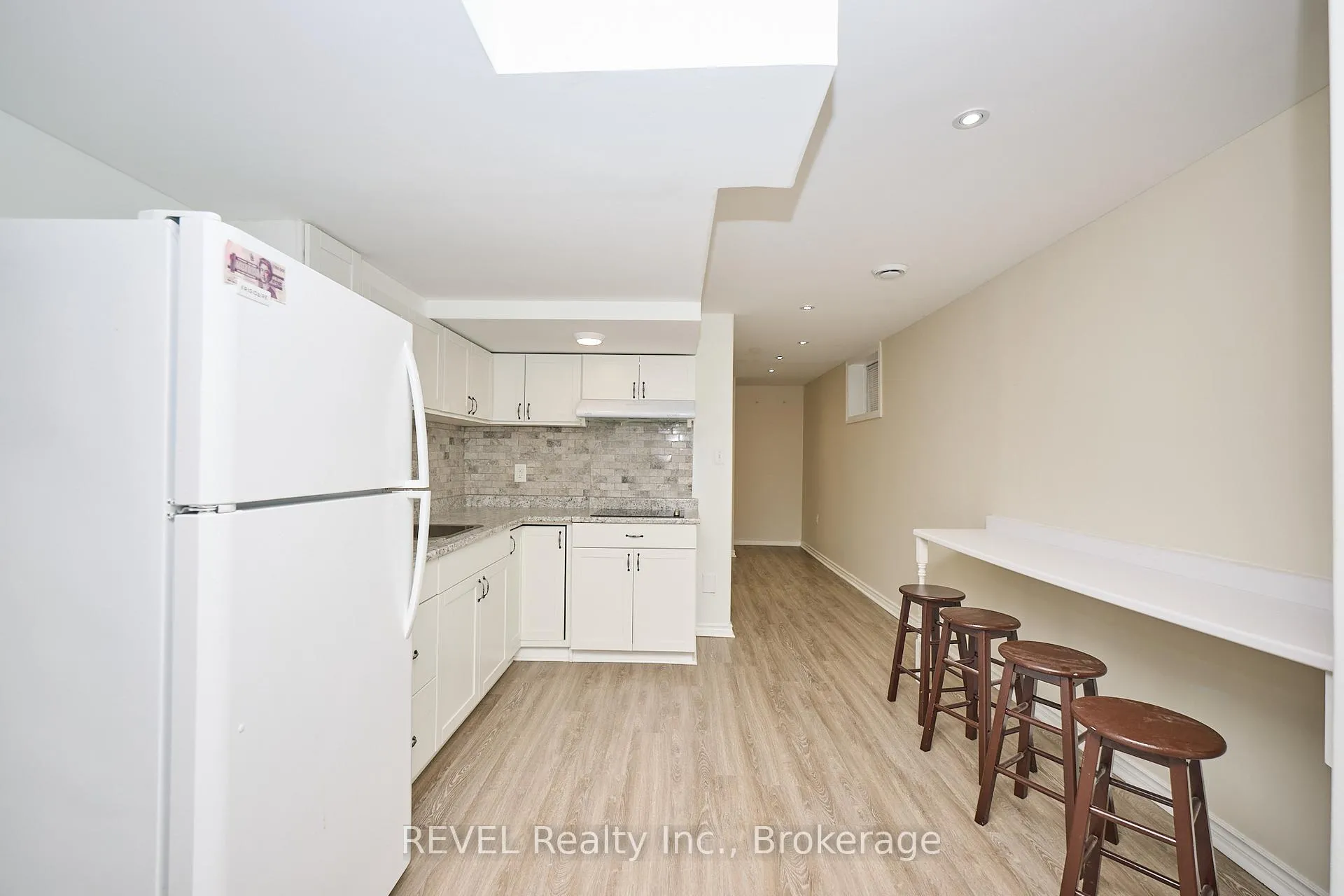 Photo 17 of 8446 Jennifer Crescent, Niagara Falls, Forestview — HOMEH