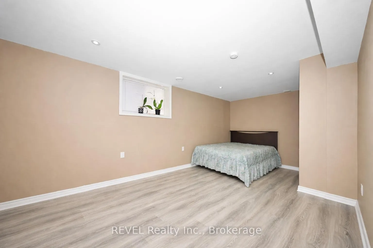 Photo 19 of 8446 Jennifer Crescent, Niagara Falls, Forestview — HOMEH