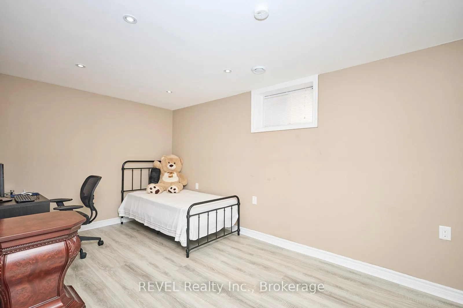 Photo 20 of 8446 Jennifer Crescent, Niagara Falls, Forestview — HOMEH