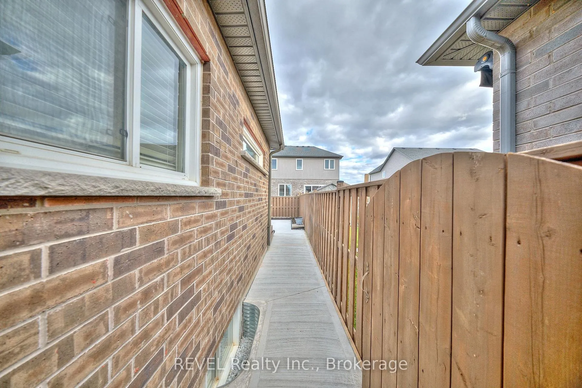 Photo 22 of 8446 Jennifer Crescent, Niagara Falls, Forestview — HOMEH