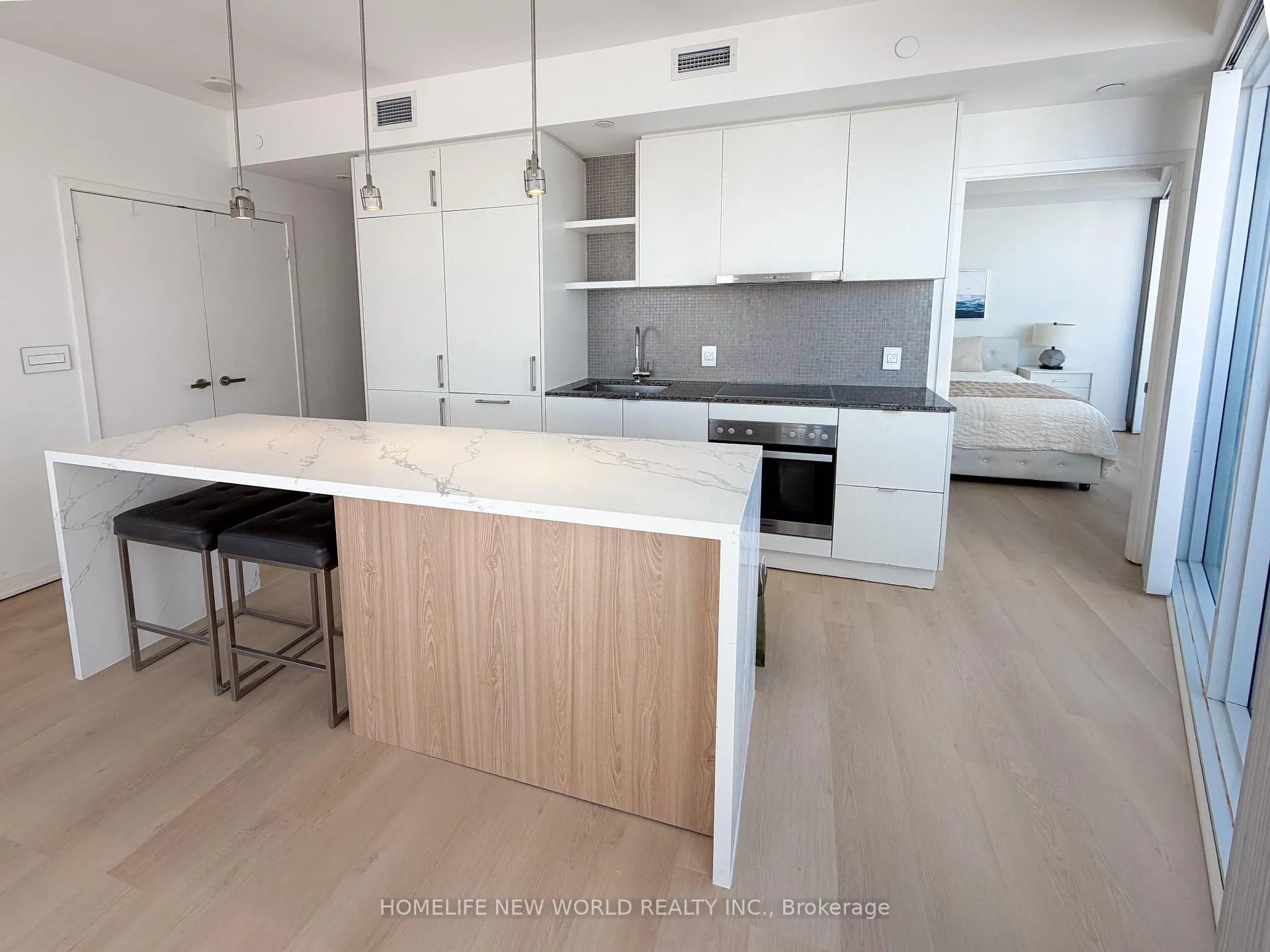 Photo 2 of Unit 5707, 100 Harbour Street, Toronto, Waterfront Communities — HOMEH