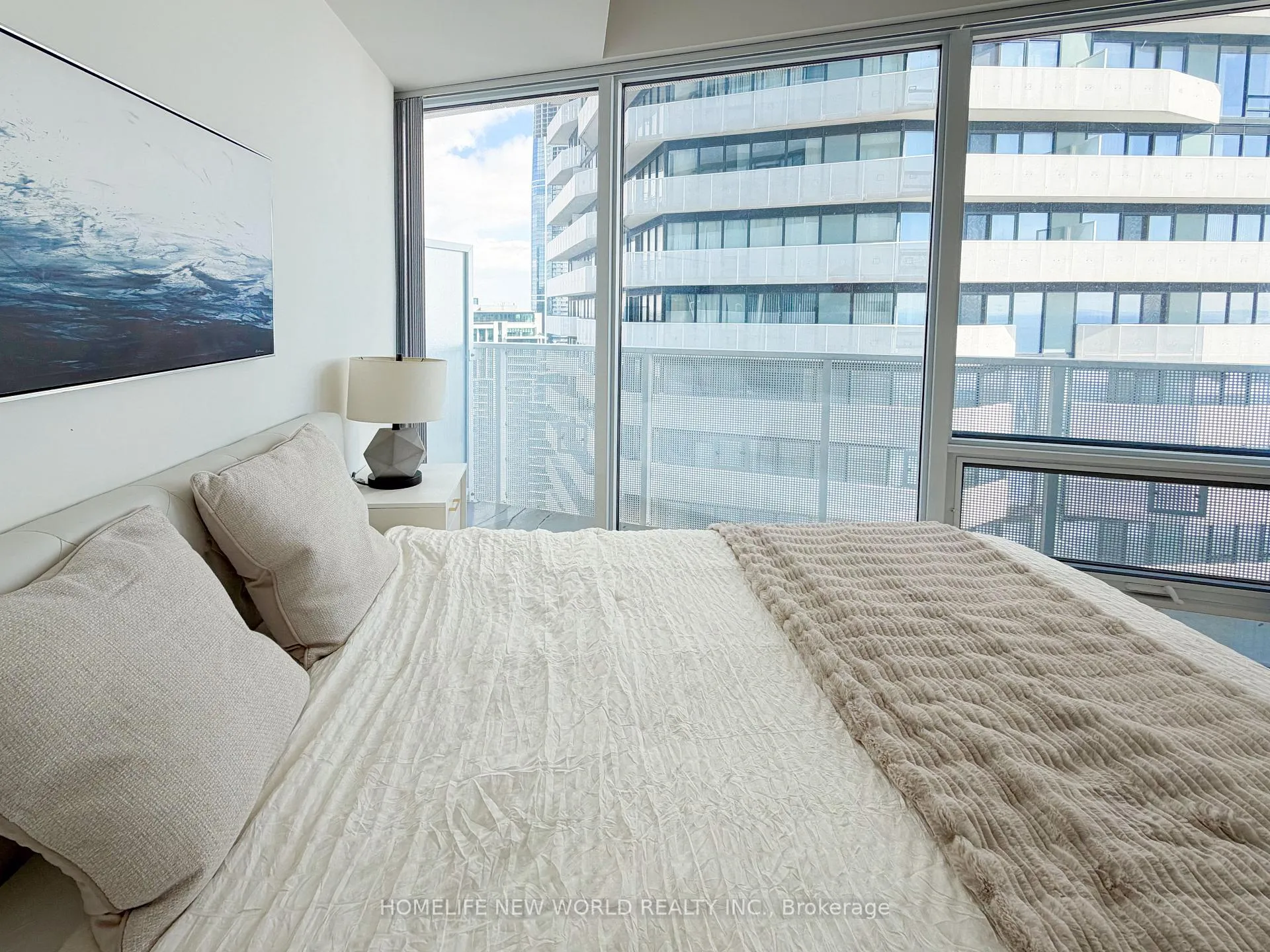 Photo 9 of Unit 5707, 100 Harbour Street, Toronto, Waterfront Communities — HOMEH