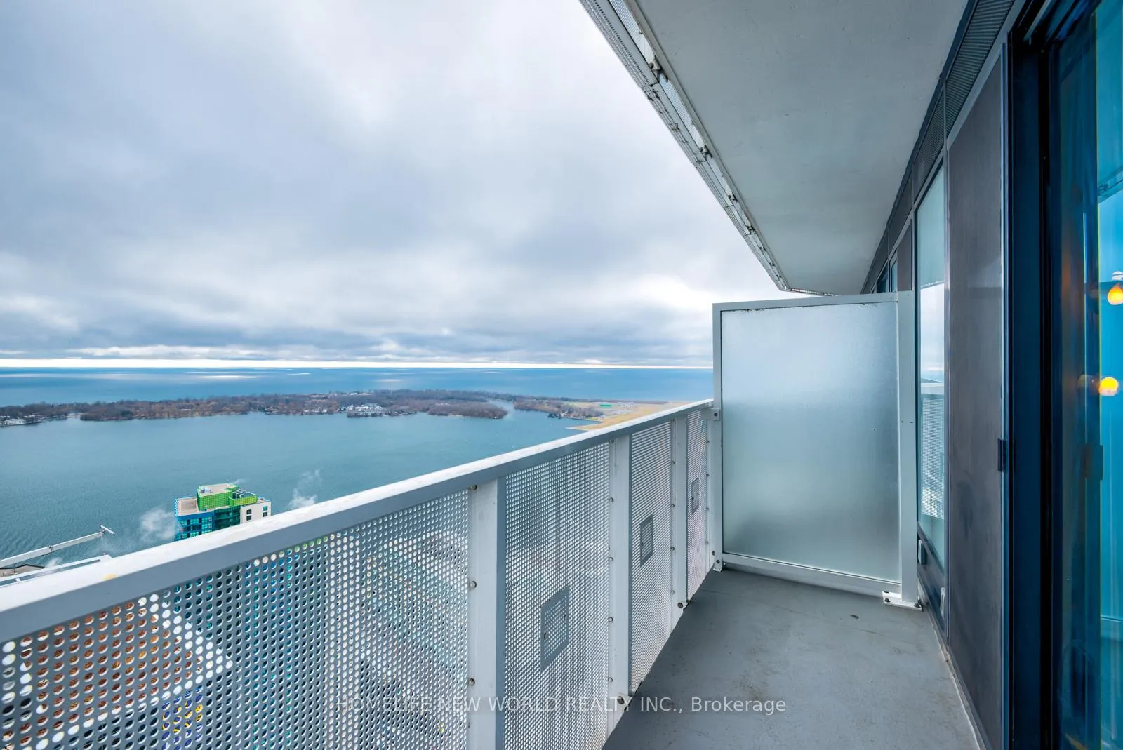 Photo 11 of Unit 5707, 100 Harbour Street, Toronto, Waterfront Communities — HOMEH