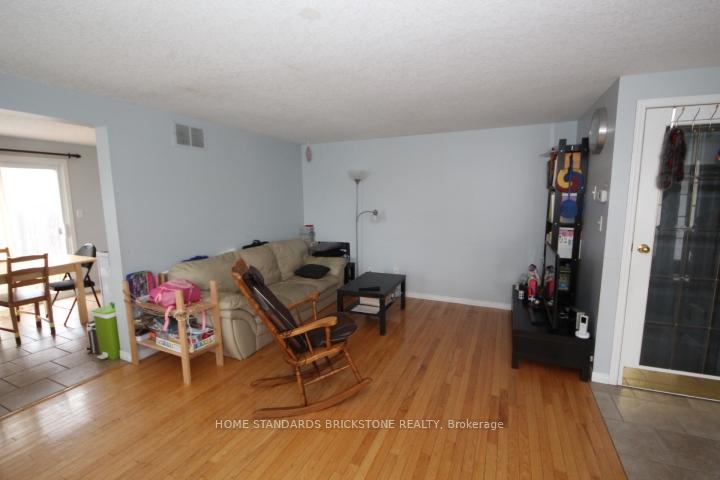 Photo 4 of 119 Max Becker Drive, Kitchener, Larentian West — HOMEH