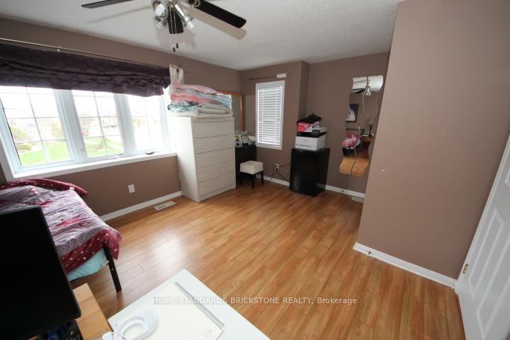 Photo 10 of 119 Max Becker Drive, Kitchener, Larentian West — HOMEH