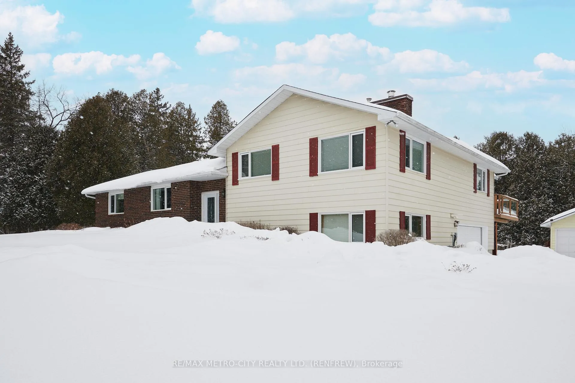 Photo 2 of 128 Burns Drive, McNab/Braeside, Mcnab/Braeside Twps — HOMEH