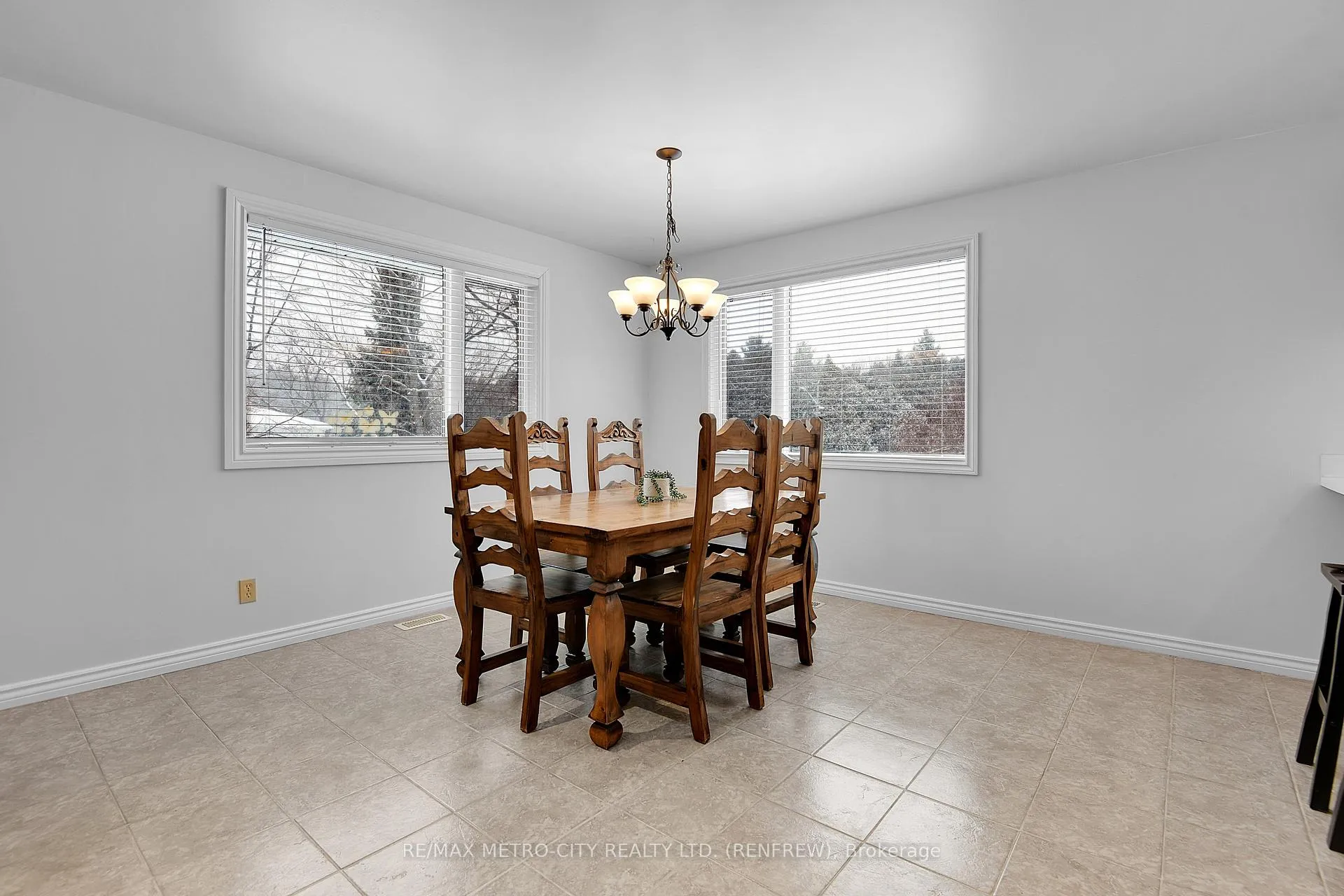 Photo 10 of 128 Burns Drive, McNab/Braeside, Mcnab/Braeside Twps — HOMEH