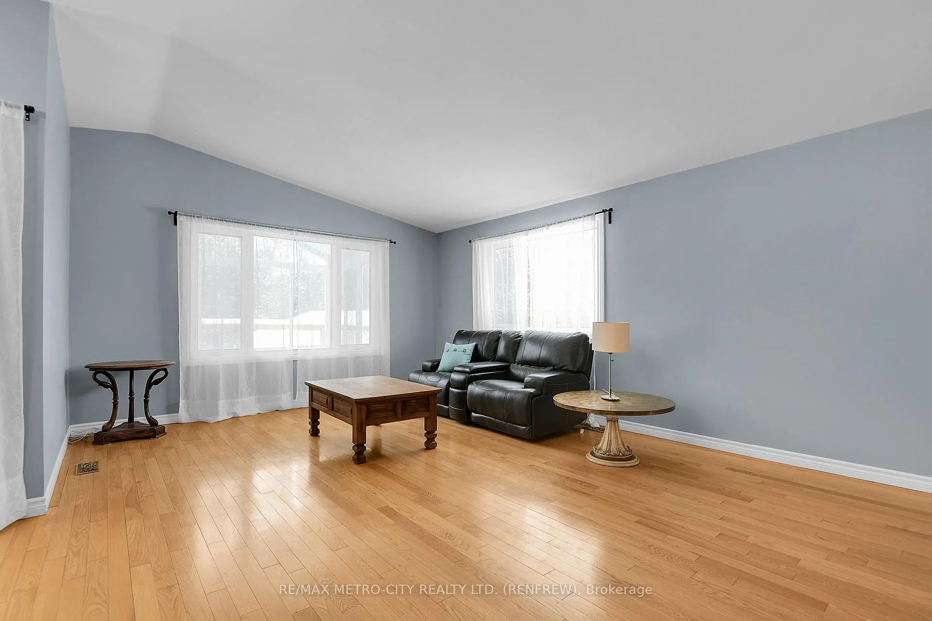Photo 13 of 128 Burns Drive, McNab/Braeside, Mcnab/Braeside Twps — HOMEH