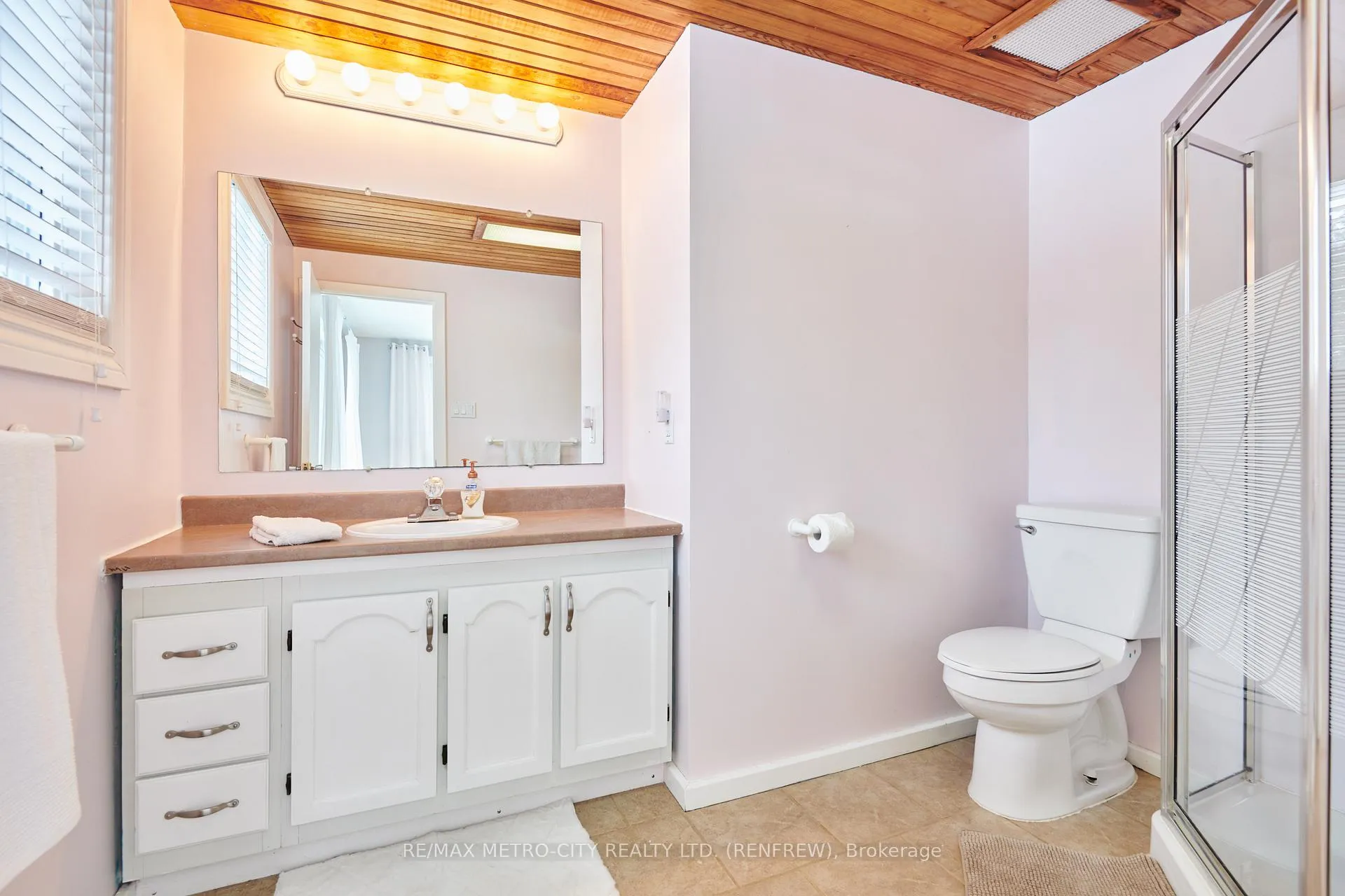 Photo 20 of 128 Burns Drive, McNab/Braeside, Mcnab/Braeside Twps — HOMEH