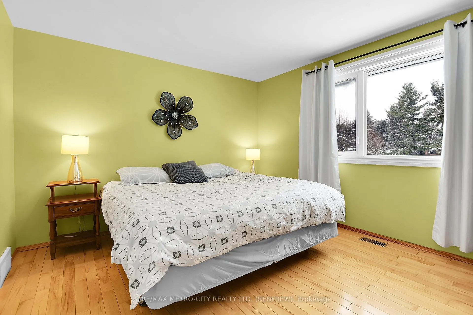 Photo 23 of 128 Burns Drive, McNab/Braeside, Mcnab/Braeside Twps — HOMEH