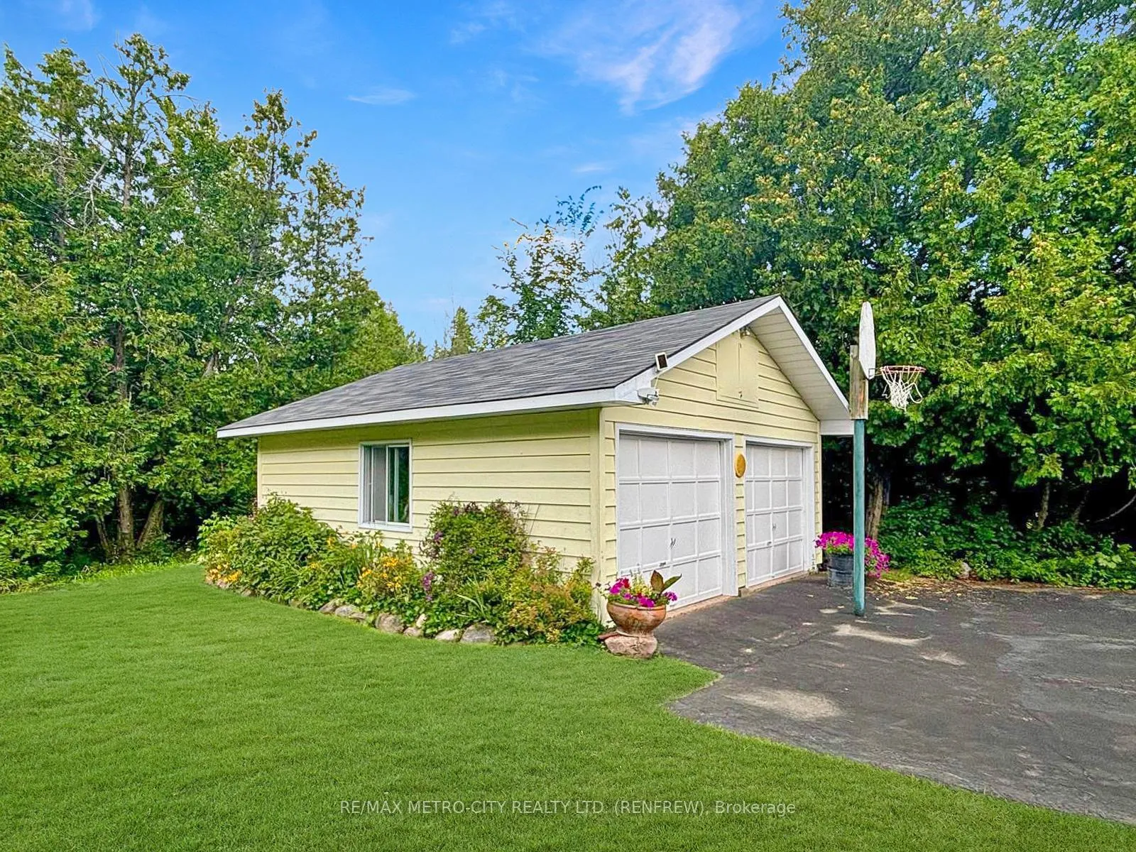 Photo 48 of 128 Burns Drive, McNab/Braeside, Mcnab/Braeside Twps — HOMEH
