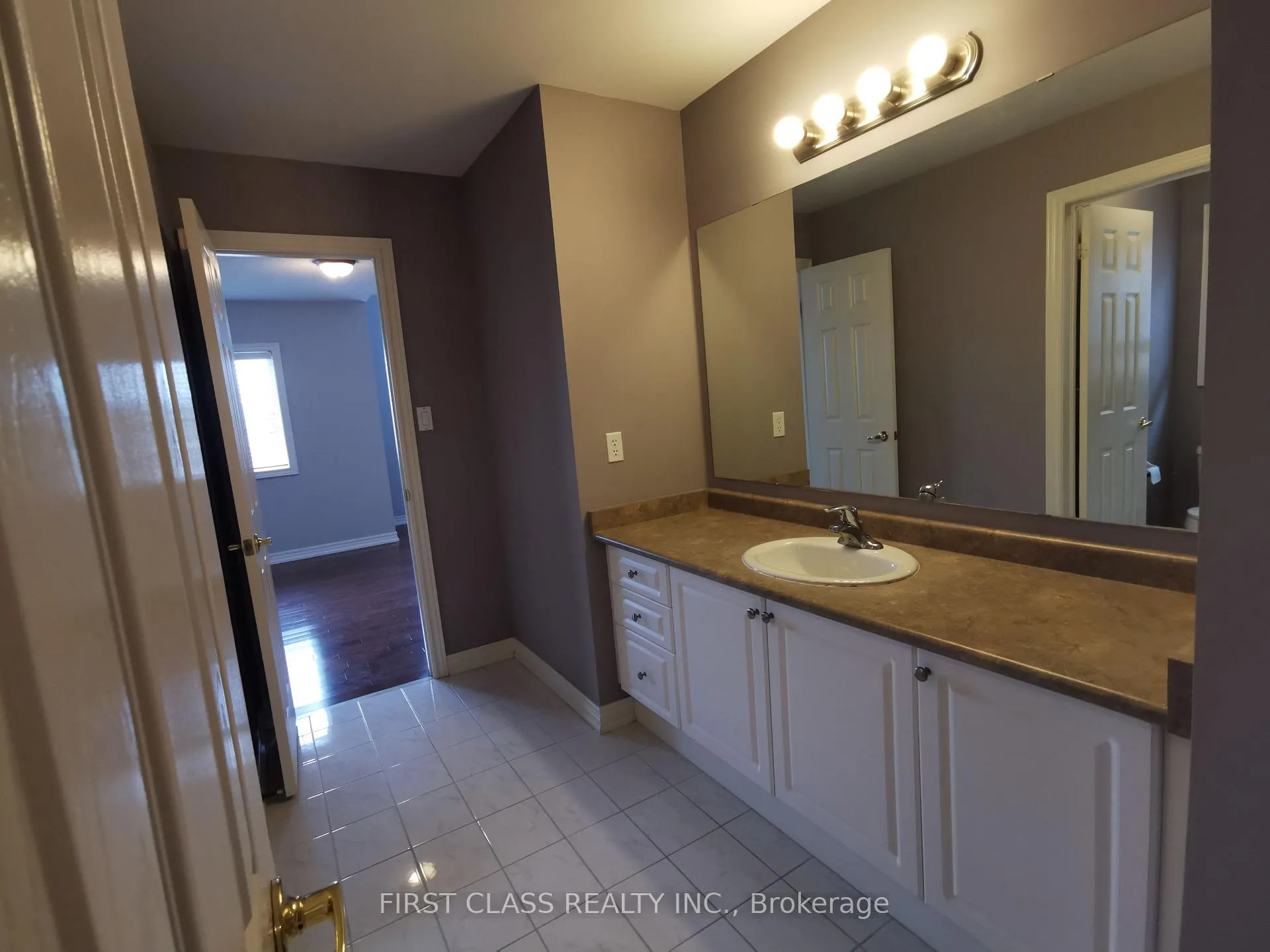Photo 9 of 279 River Ridge Boulevard, Aurora, Bayview Northeast — HOMEH
