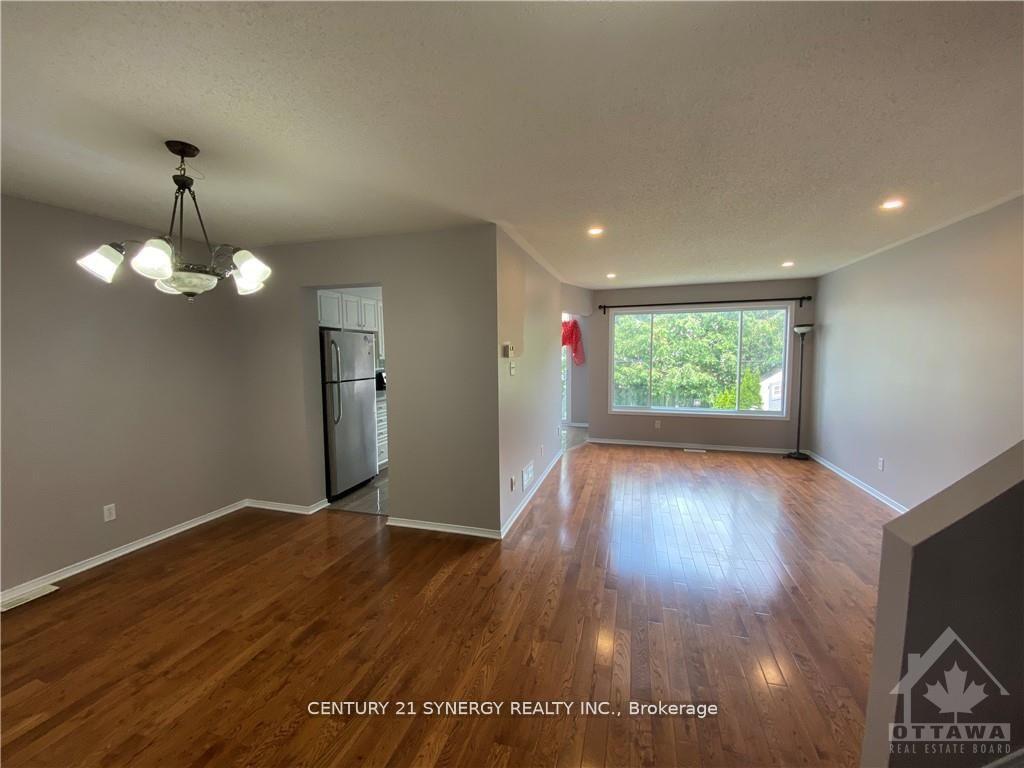 Photo 4 of 11 Landover Crescent, Ottawa, Kanata - Emerald Meadows/Trailwest — HOMEH