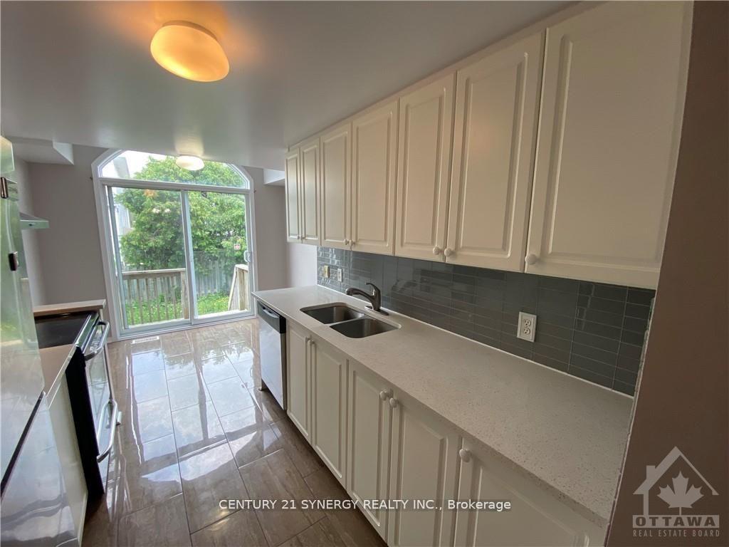 Photo 5 of 11 Landover Crescent, Ottawa, Kanata - Emerald Meadows/Trailwest — HOMEH