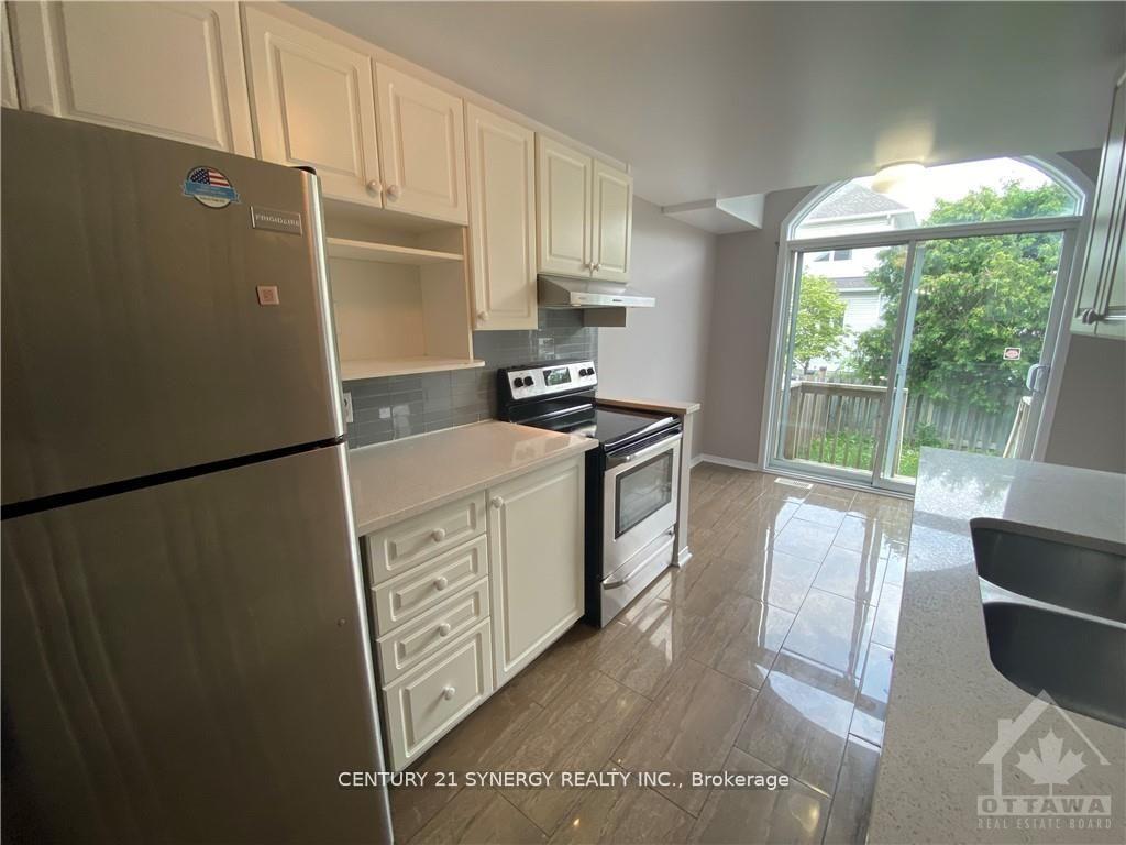 Photo 6 of 11 Landover Crescent, Ottawa, Kanata - Emerald Meadows/Trailwest — HOMEH