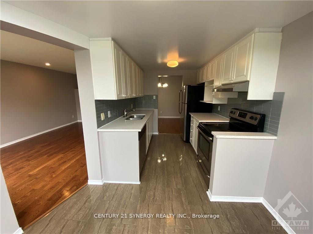 Photo 8 of 11 Landover Crescent, Ottawa, Kanata - Emerald Meadows/Trailwest — HOMEH