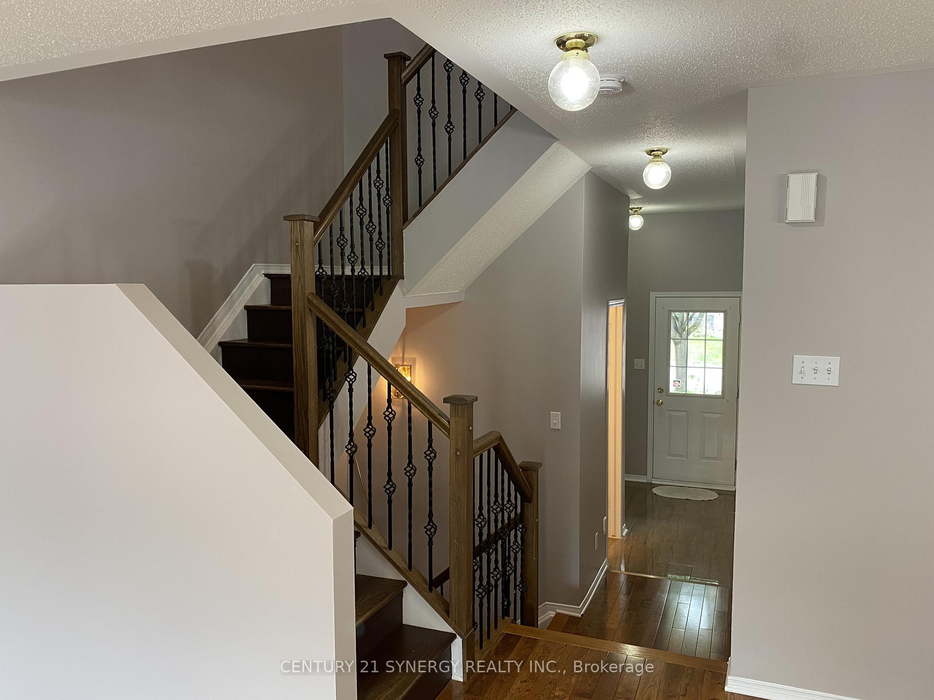Photo 9 of 11 Landover Crescent, Ottawa, Kanata - Emerald Meadows/Trailwest — HOMEH