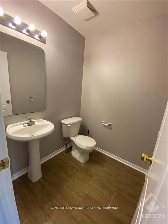 Photo 10 of 11 Landover Crescent, Ottawa, Kanata - Emerald Meadows/Trailwest — HOMEH