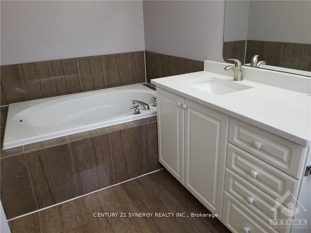 Photo 14 of 11 Landover Crescent, Ottawa, Kanata - Emerald Meadows/Trailwest — HOMEH