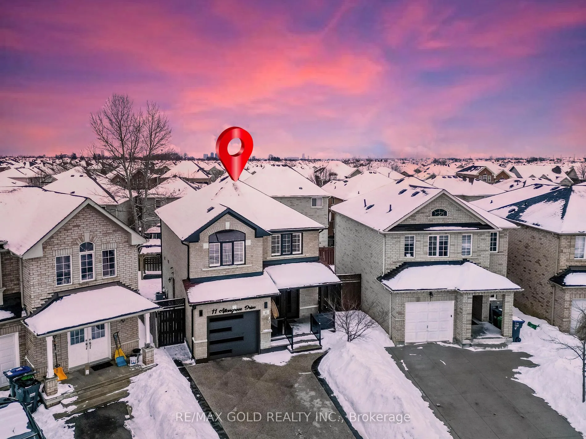 Photo 2 of 11 Allangrove Drive, Brampton, Fletcher's Meadow — HOMEH