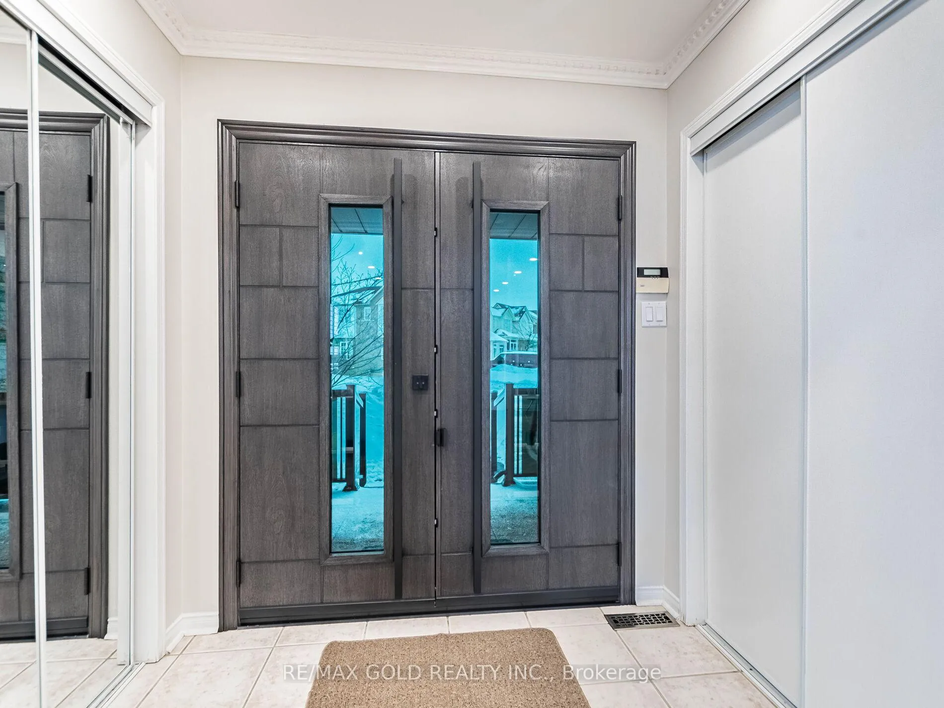 Photo 5 of 11 Allangrove Drive, Brampton, Fletcher's Meadow — HOMEH