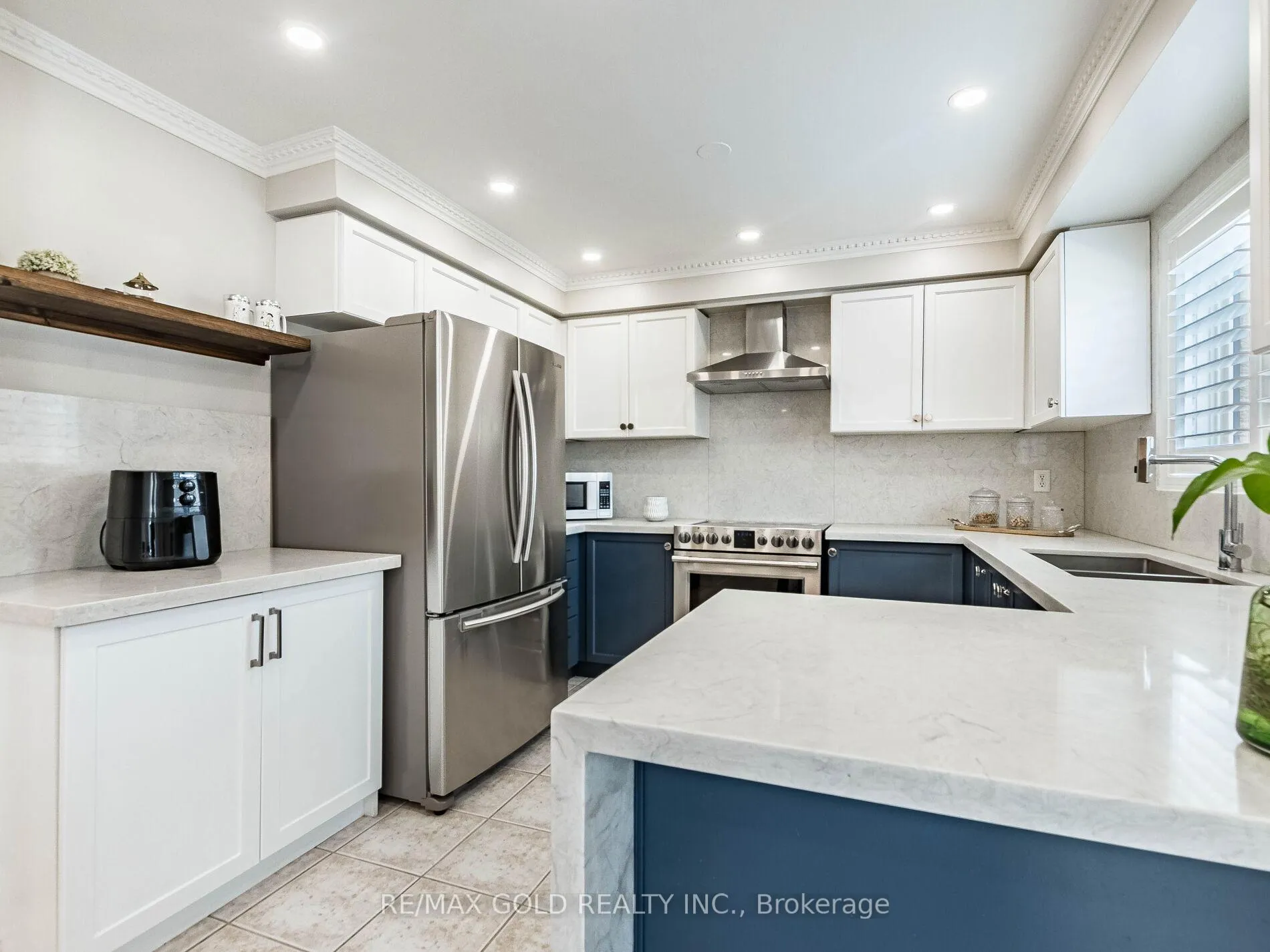 Photo 13 of 11 Allangrove Drive, Brampton, Fletcher's Meadow — HOMEH