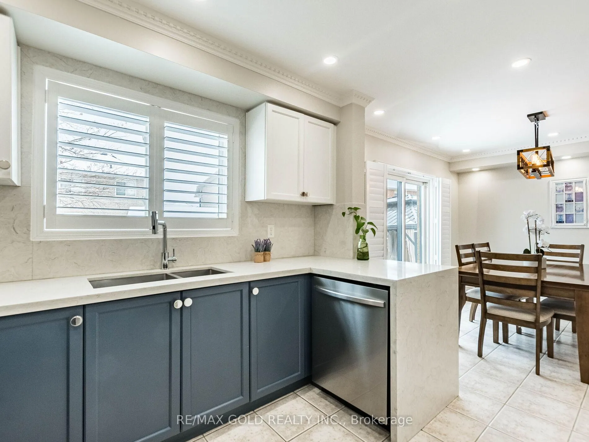 Photo 14 of 11 Allangrove Drive, Brampton, Fletcher's Meadow — HOMEH