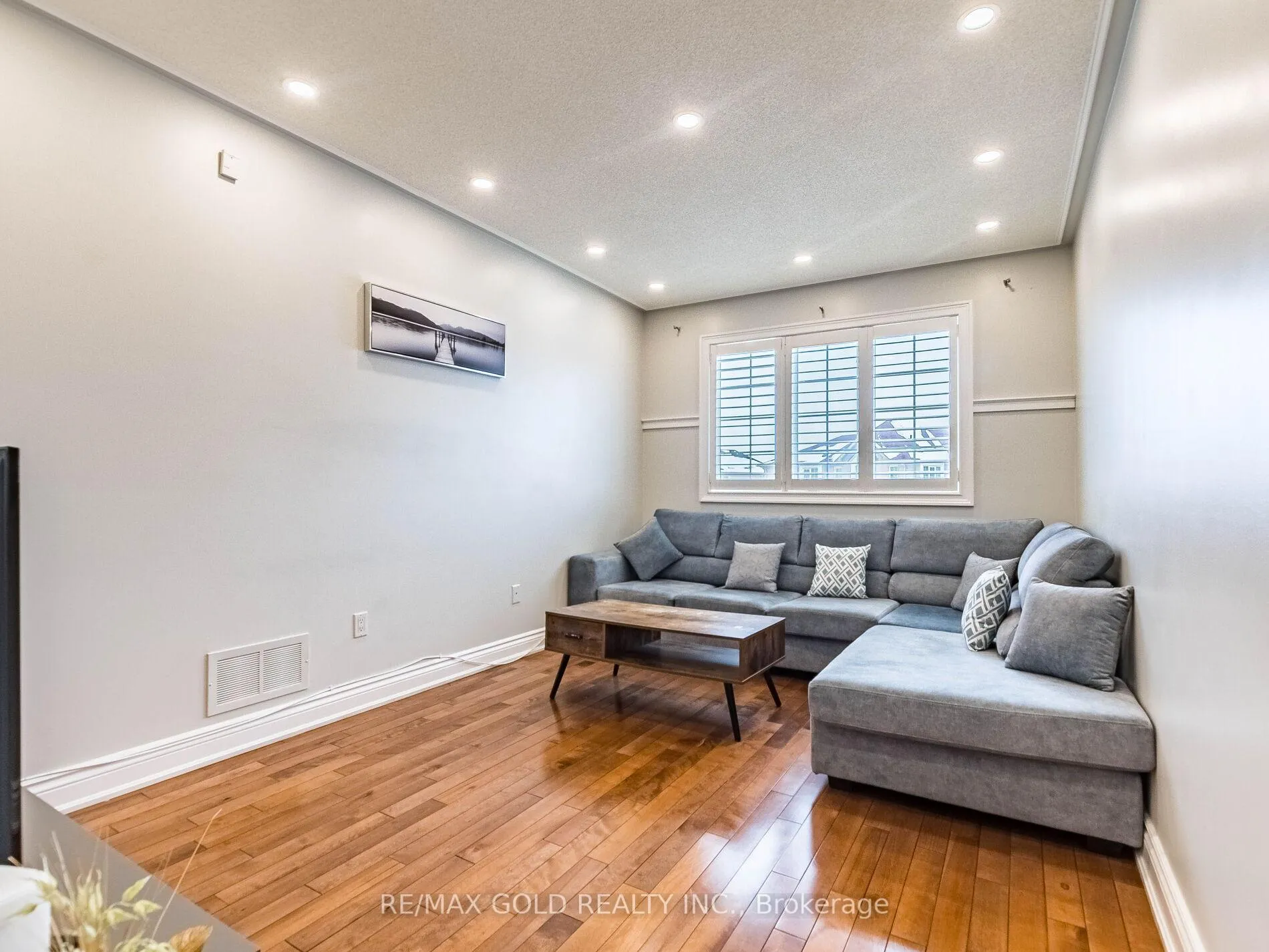 Photo 18 of 11 Allangrove Drive, Brampton, Fletcher's Meadow — HOMEH