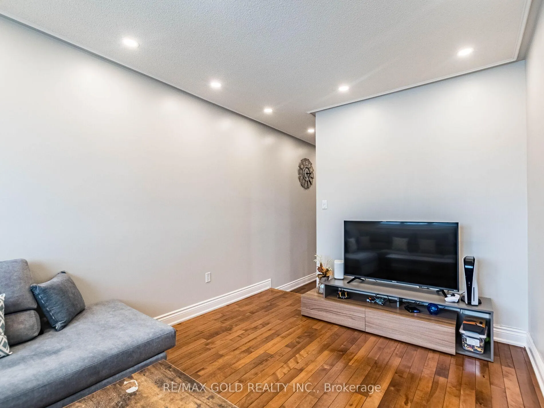 Photo 19 of 11 Allangrove Drive, Brampton, Fletcher's Meadow — HOMEH