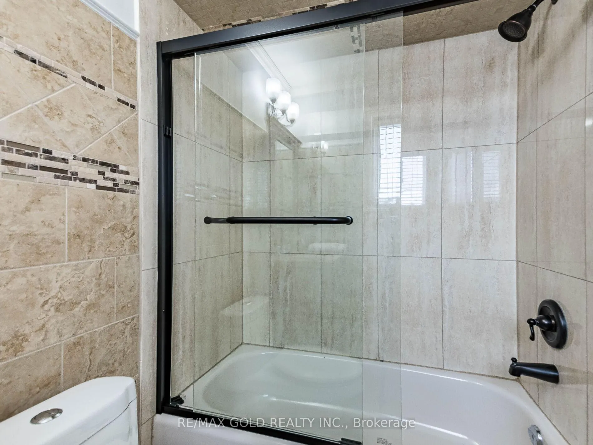 Photo 22 of 11 Allangrove Drive, Brampton, Fletcher's Meadow — HOMEH