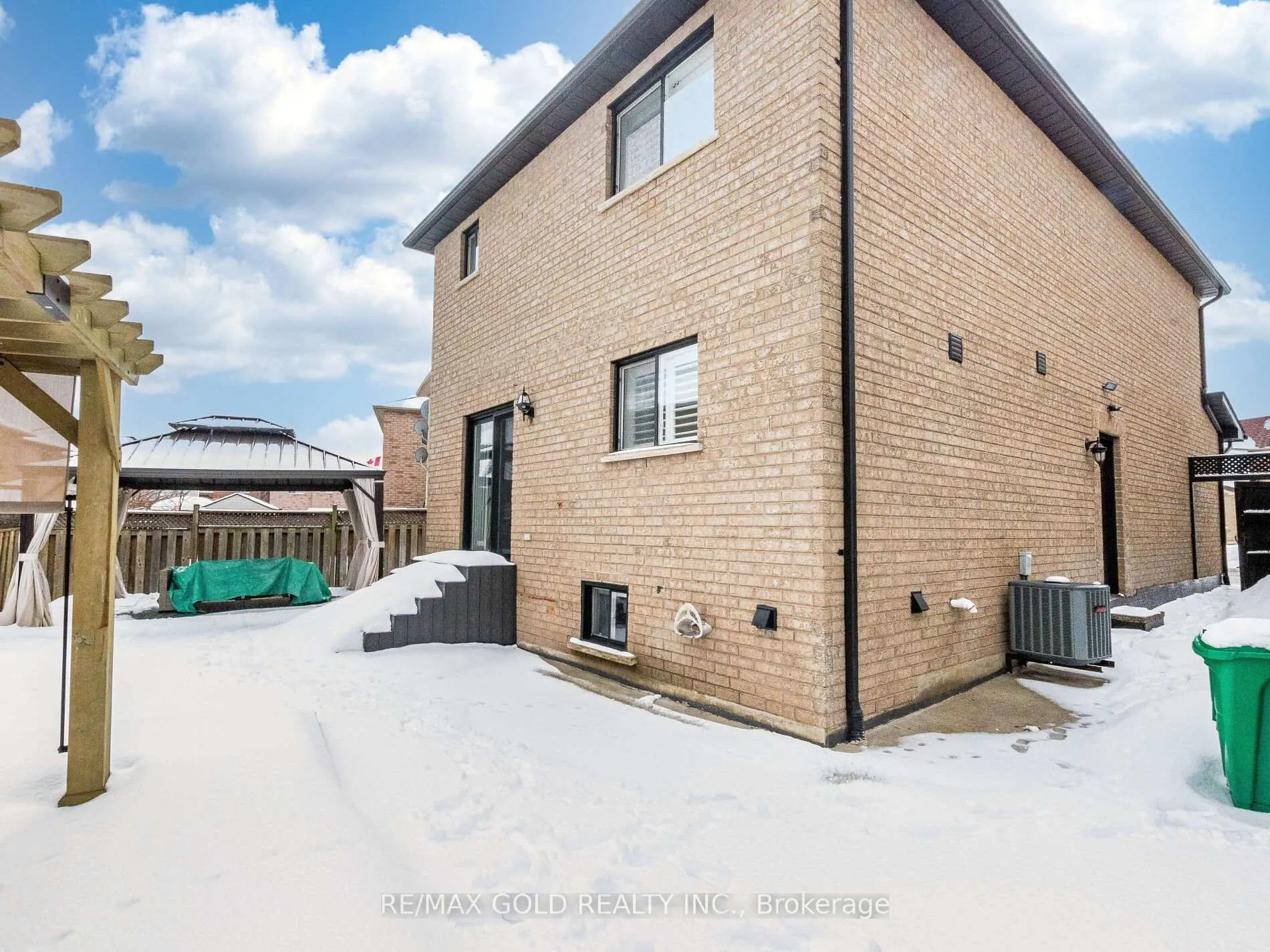 Photo 37 of 11 Allangrove Drive, Brampton, Fletcher's Meadow — HOMEH