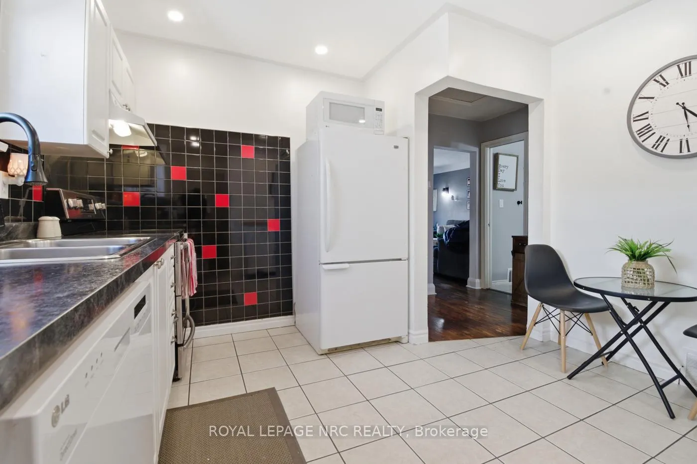 Photo 8 of 65 St George Street, St. Catharines, Facer — HOMEH