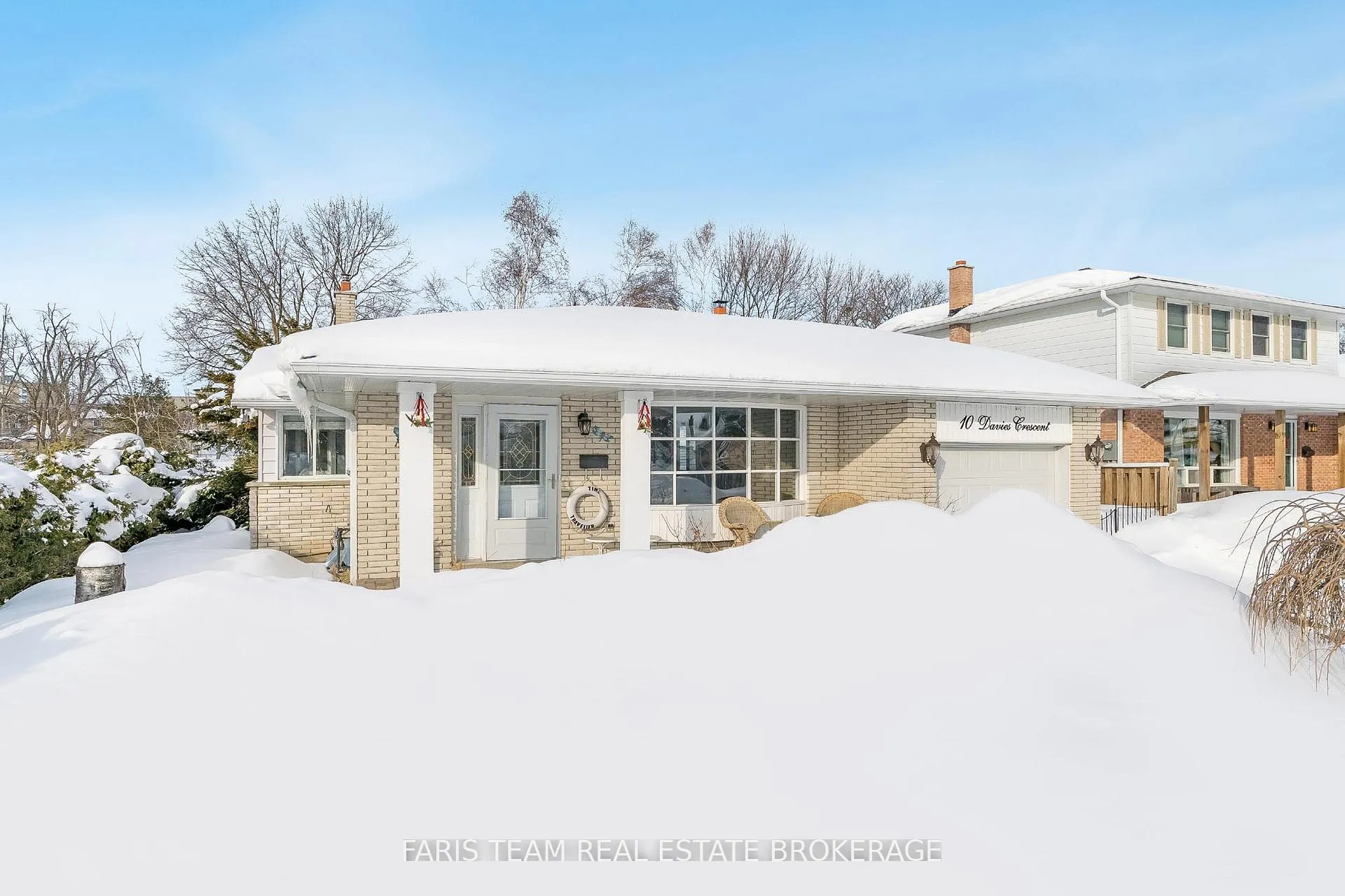 Photo 2 of 10 Davies Crescent, Barrie, Grove East — HOMEH