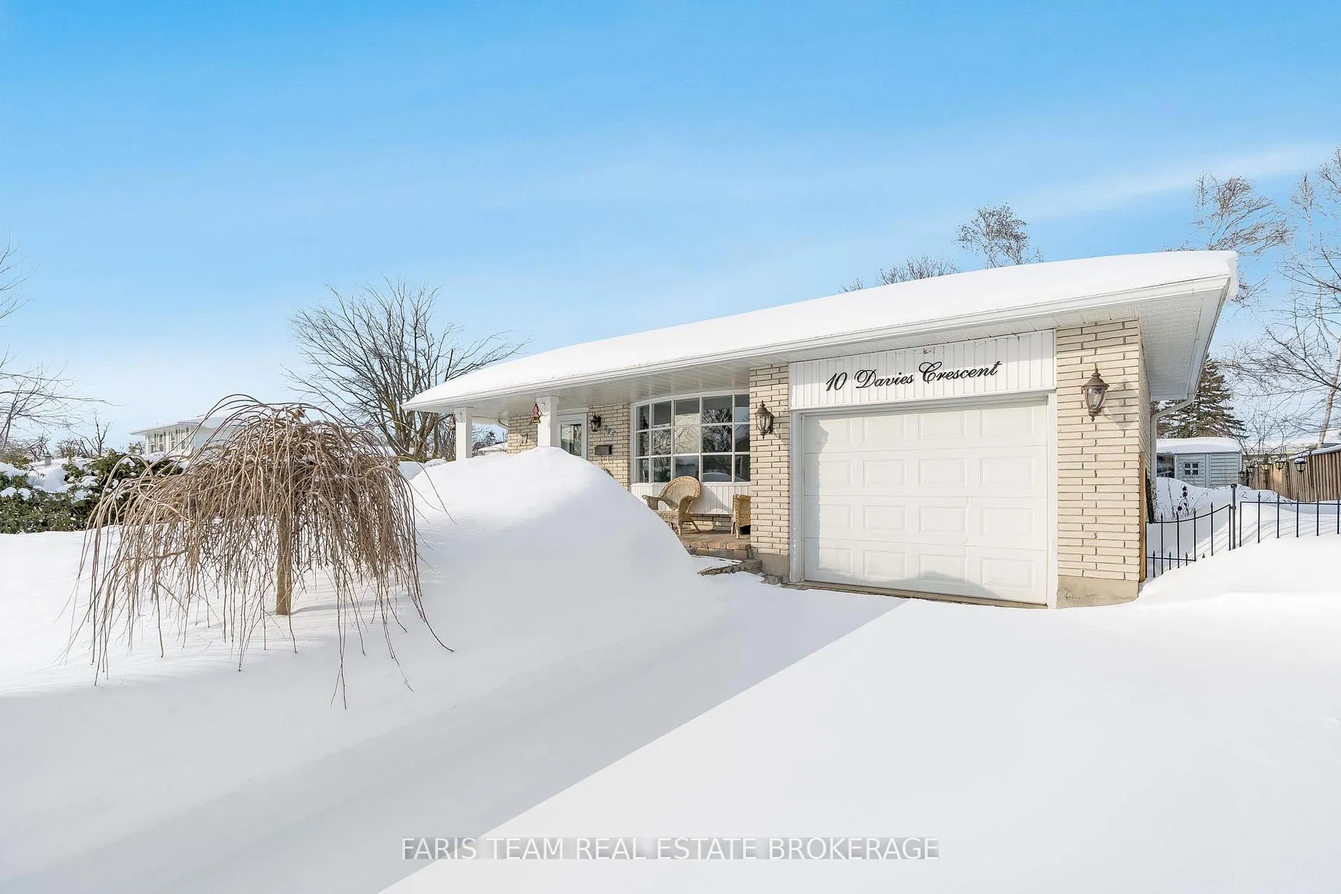Photo 3 of 10 Davies Crescent, Barrie, Grove East — HOMEH