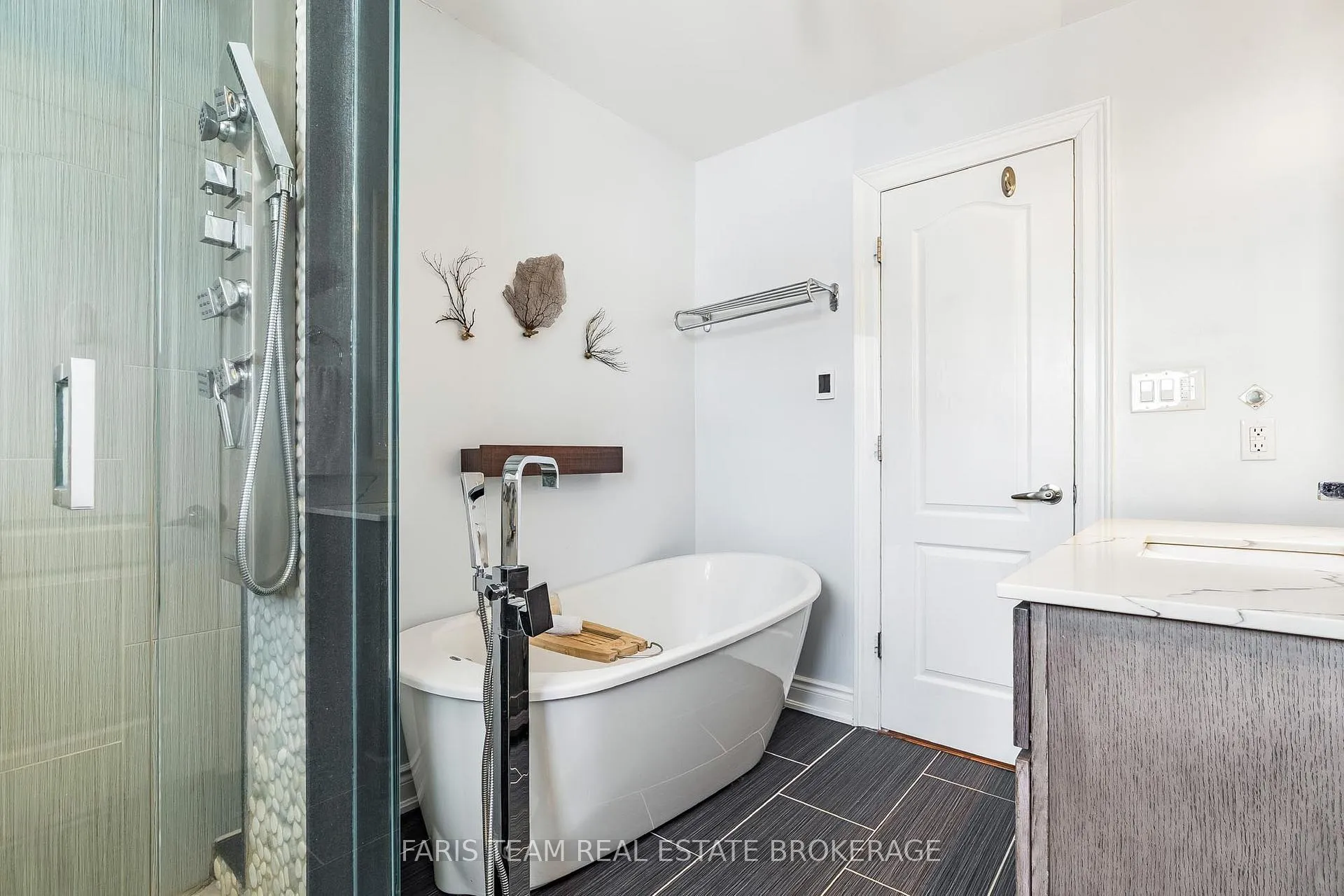 Photo 32 of 10 Davies Crescent, Barrie, Grove East — HOMEH