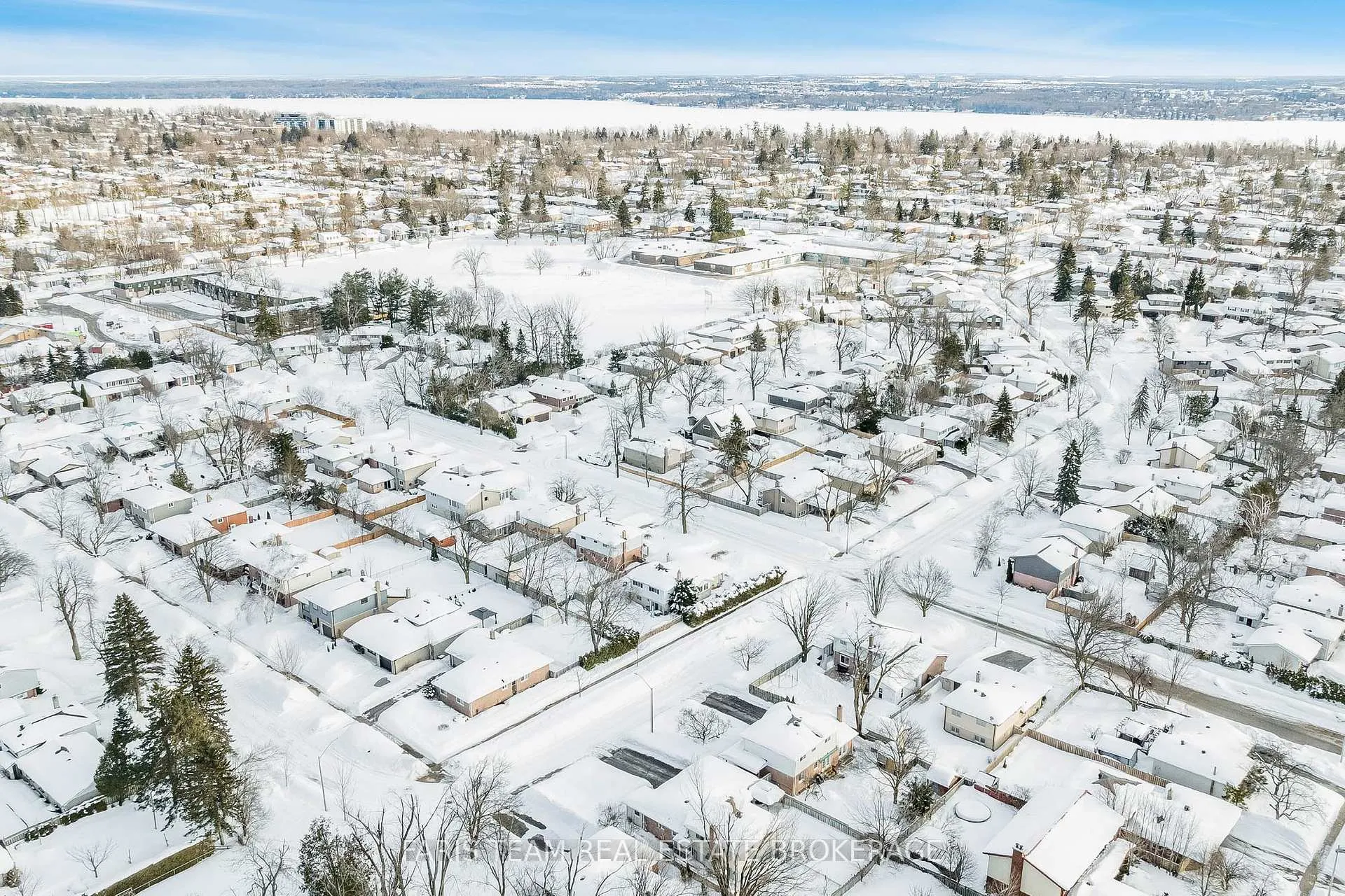 Photo 38 of 10 Davies Crescent, Barrie, Grove East — HOMEH