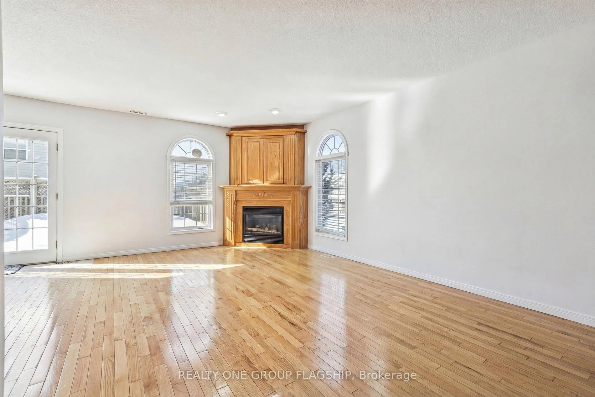 Photo 3 of 431 Veronica Drive, Kitchener, Centreville Chicopee — HOMEH