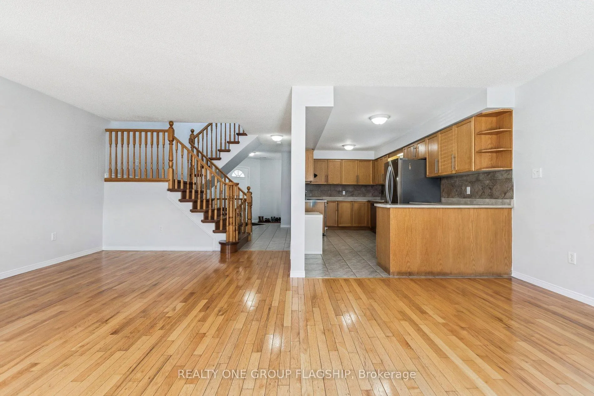 Photo 5 of 431 Veronica Drive, Kitchener, Centreville Chicopee — HOMEH