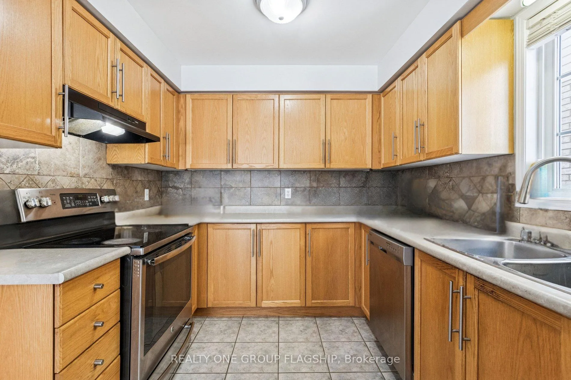 Photo 6 of 431 Veronica Drive, Kitchener, Centreville Chicopee — HOMEH